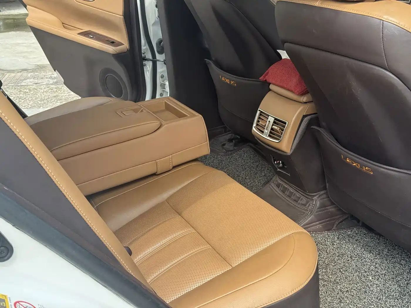 Фото 22 - Lexus ES