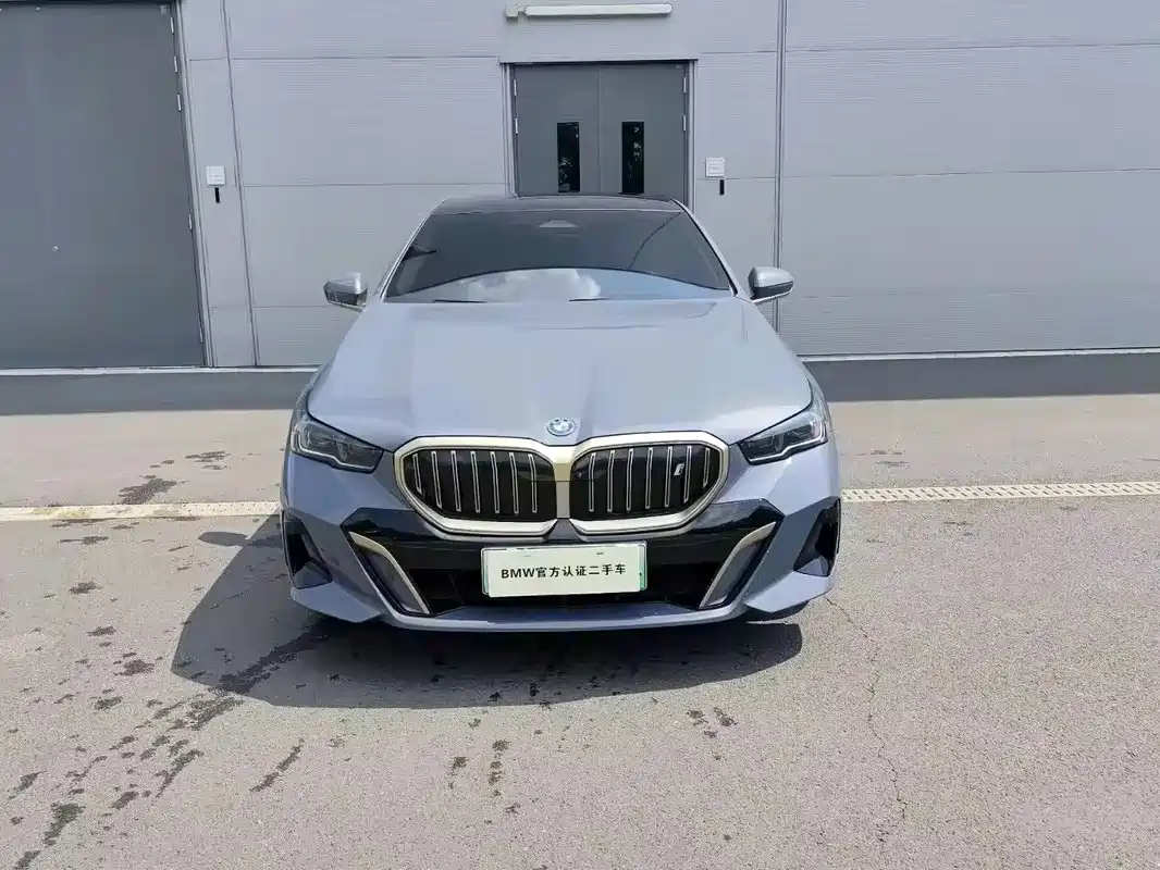 2026 BMW i5