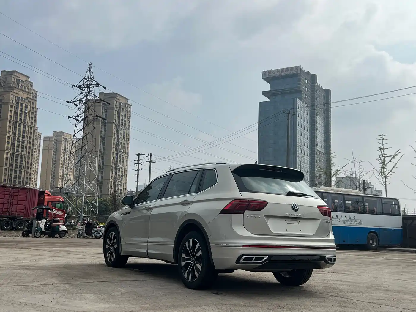 Volkswagen Tiguan L 2022 330TSI Auto 2WD R-Line Premium Edition фото 9
