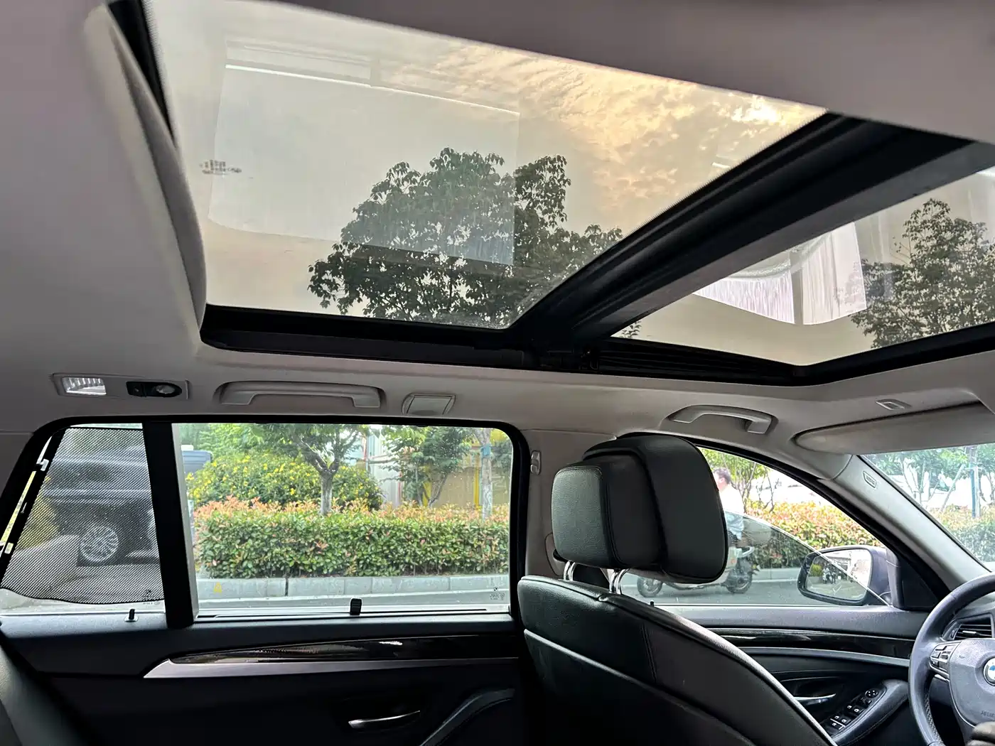 BMW 5 Series (Import) 2012 530i Leading Touring Edition фото 16