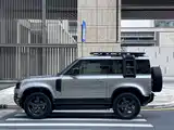 Photo 4 - Land Rover Defender