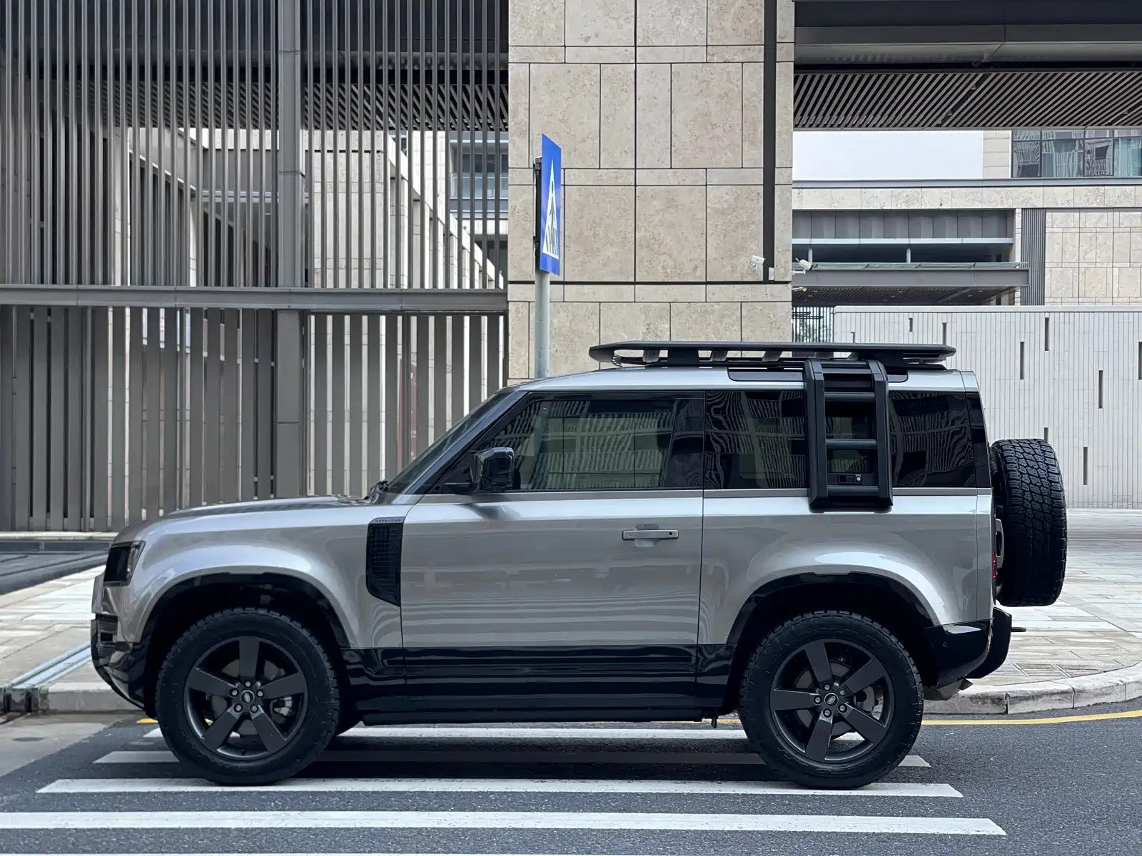 Photo 4 - Land Rover Defender