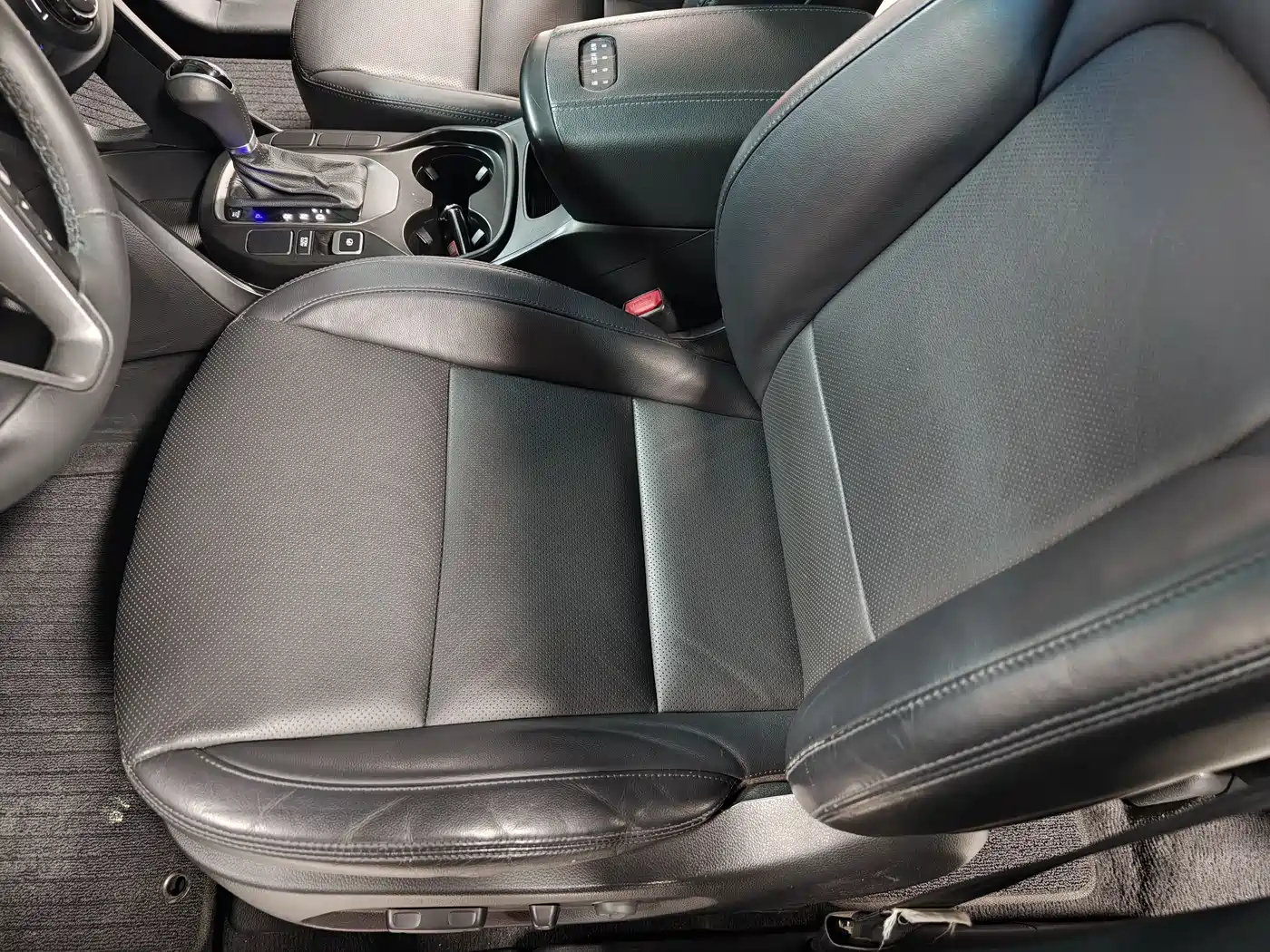 Hyundai Santa Fe 2015 2.0T Automatic 2WD Smart 5-Seater фото 13
