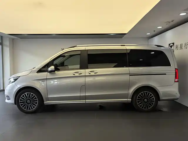 Mercedes-Benz V-Class 2018 V 260 Premium Edition China VI — фото 3