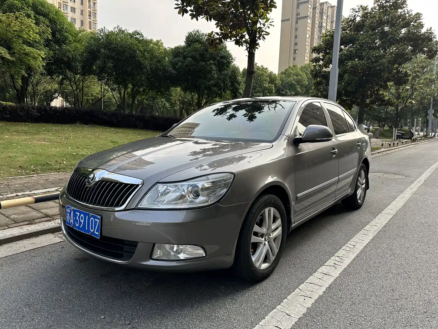 Škoda Octavia 2014 1.6L Auto Yijun Edition фото 2