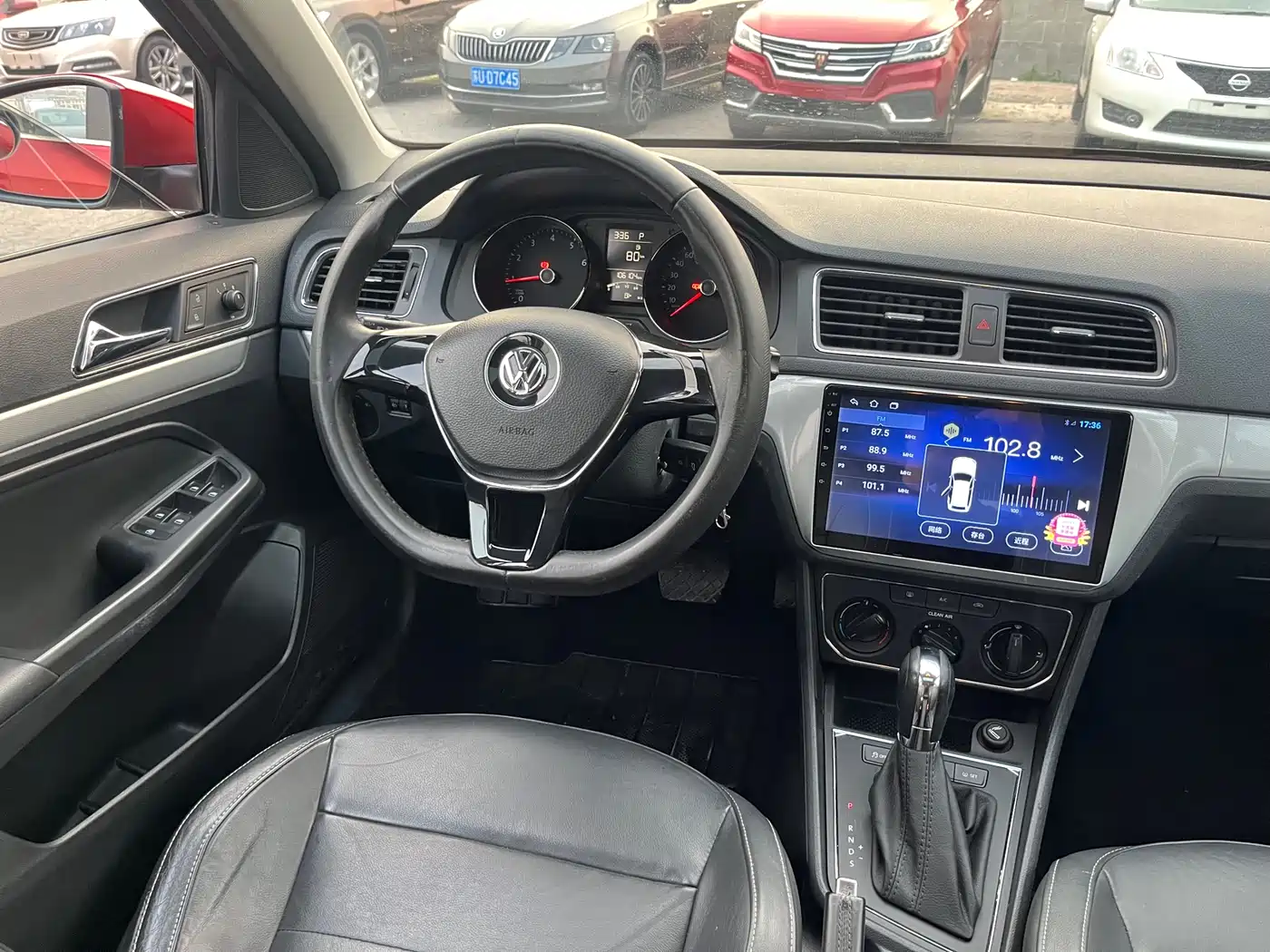 Volkswagen Lavida Tour 2015 1.6L Automatic Comfort Edition фото 11