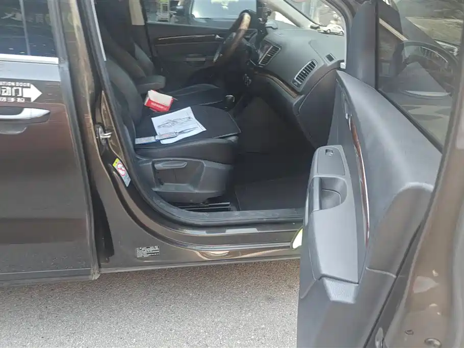 Volkswagen Sharan 2015 1.8TSI Comfort фото 8