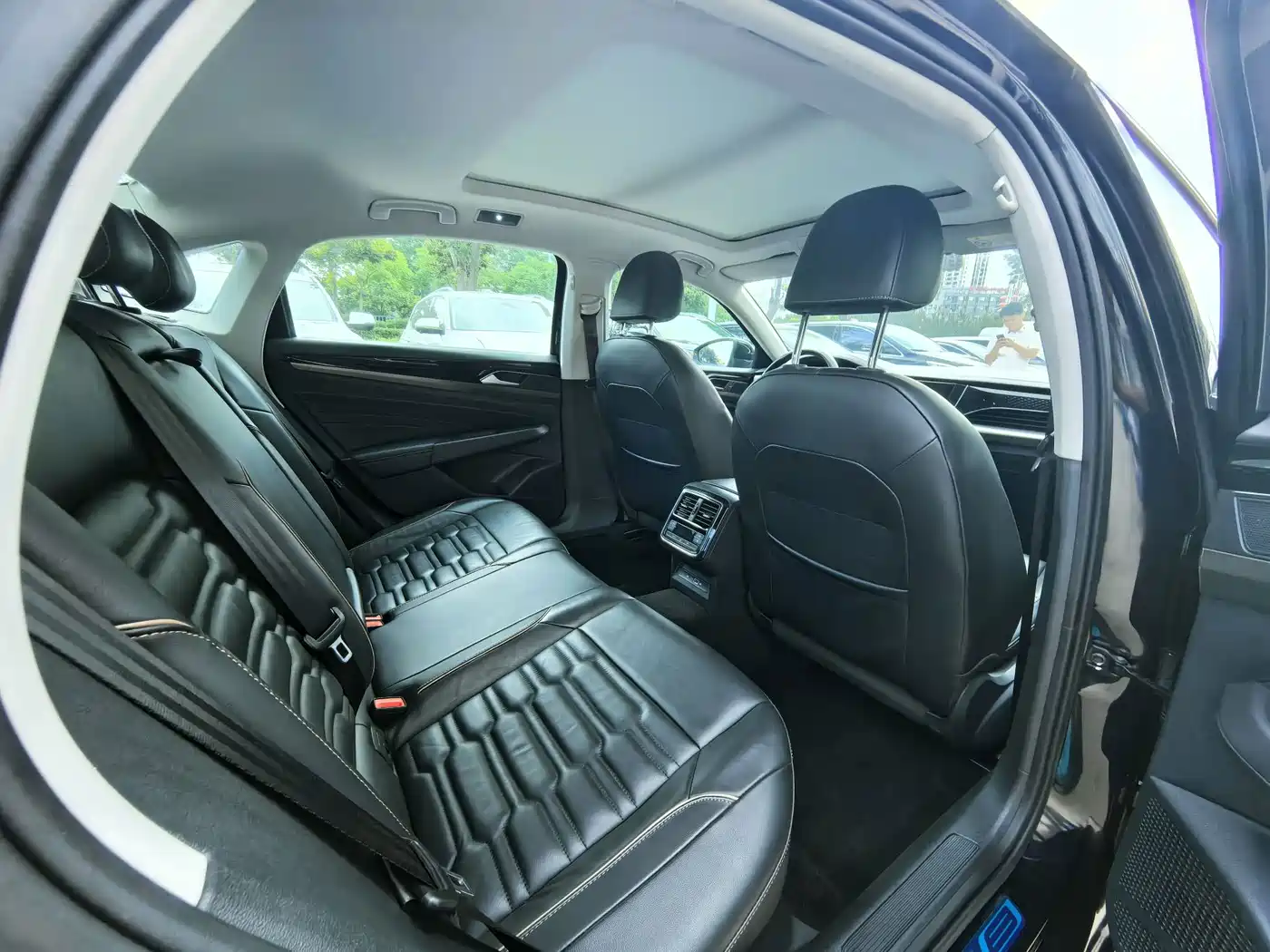 Фото 8 - Volkswagen Passat