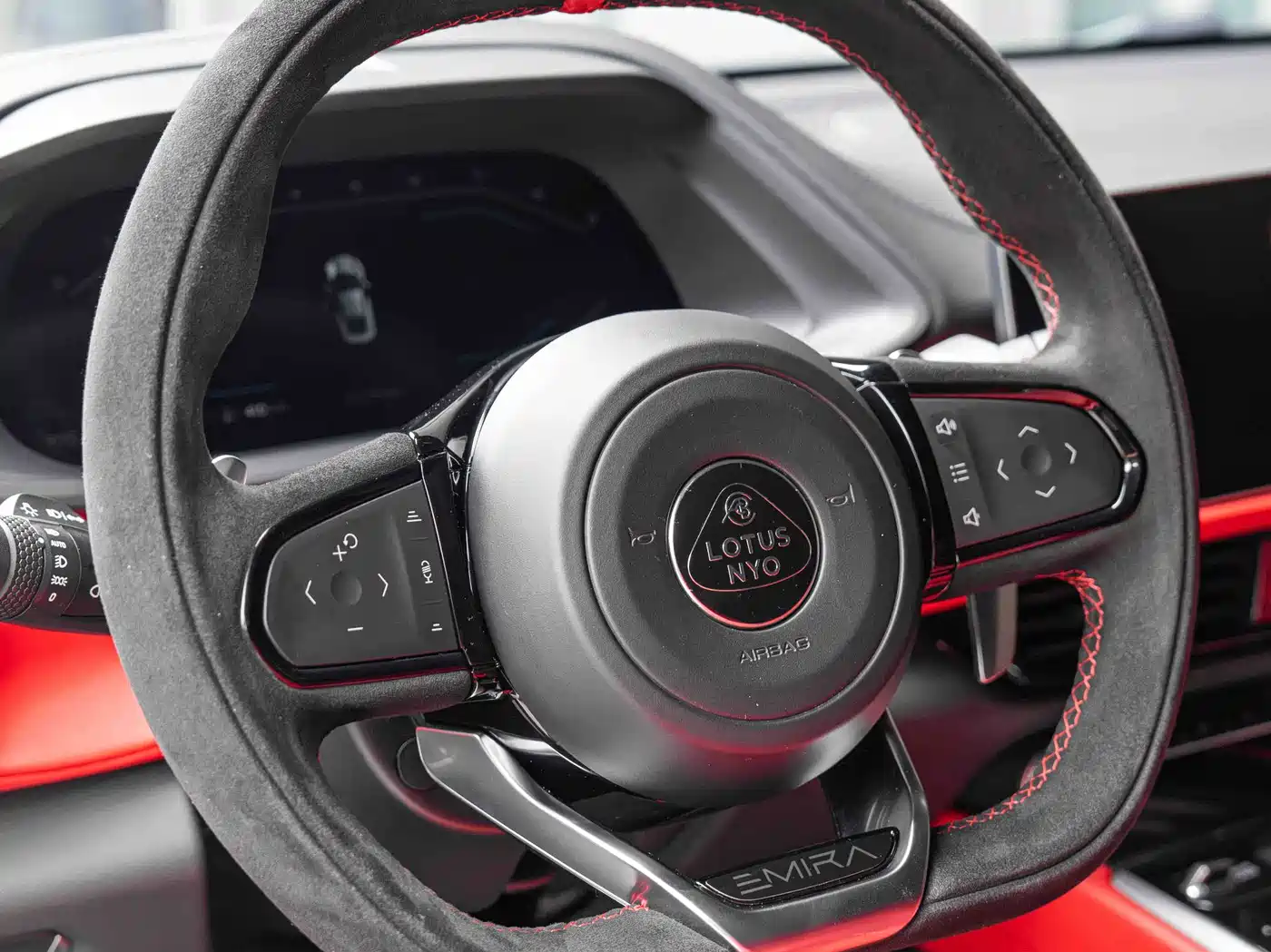Lotus Cars EMIRA 2021 2.0T DCT First Edition фото 13