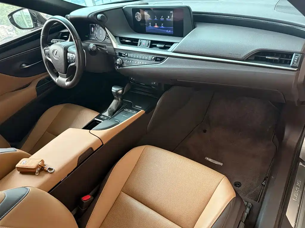 Lexus ES 2020 200 Excellence фото 19