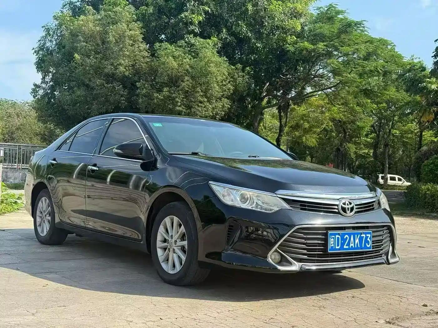 Toyota Camry 2016 2.0E 10th Anniversary Elite Edition фото 3