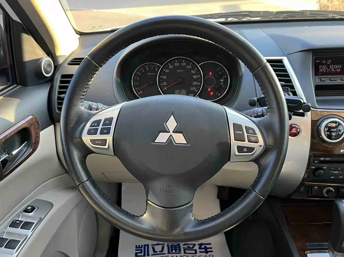 Mitsubishi Pajero Sport 2013 3.0L Automatic 2WD Luxury фото 12