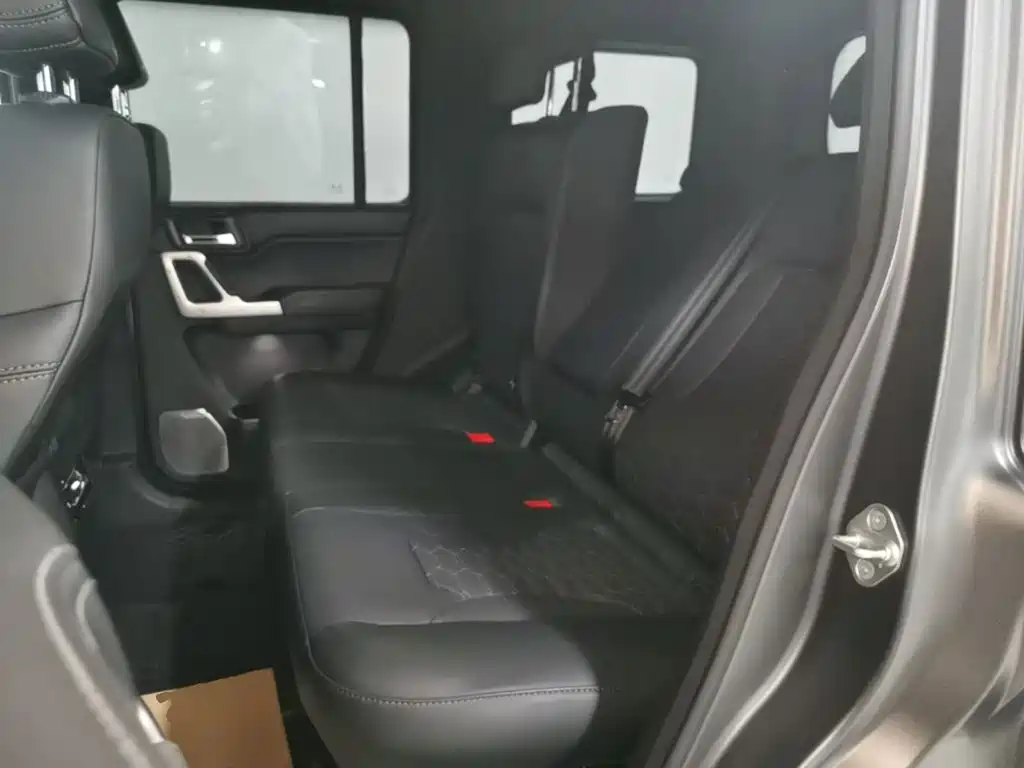 212 T01 2026 2024 2.0T Explorer