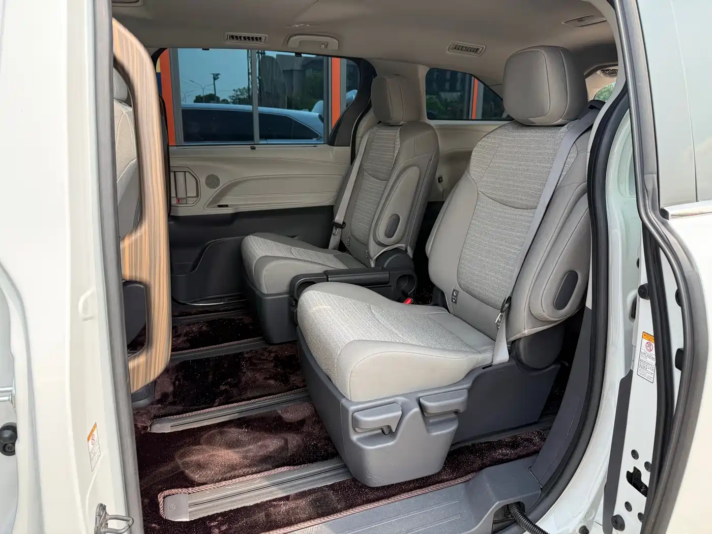 Toyota Sienna 2021 2.5L Hybrid Comfort Edition фото 13