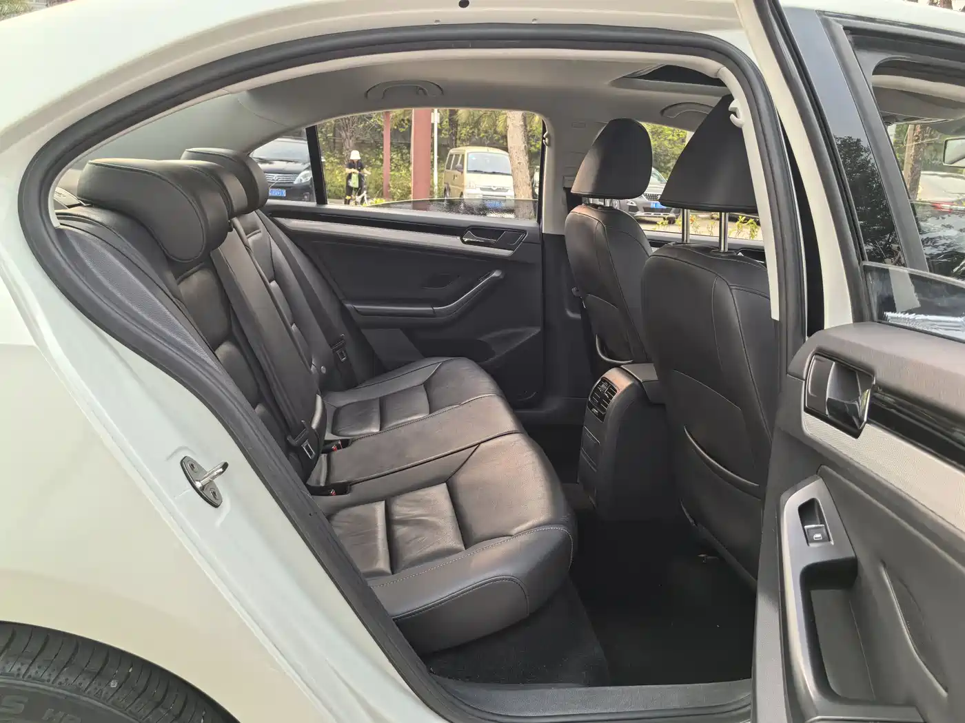 Volkswagen Sagitar 2017 230TSI Automatic Comfort фото 14