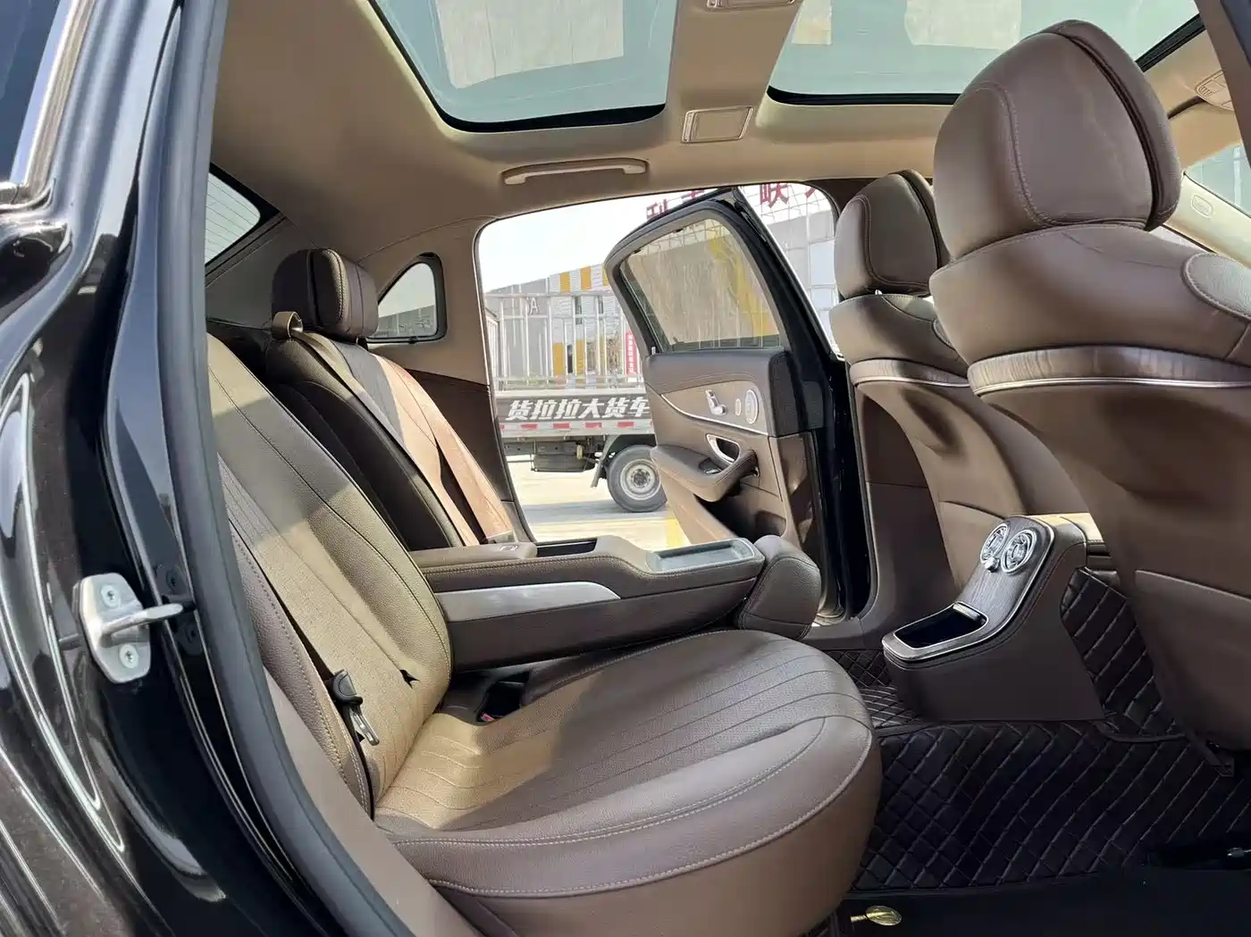 Mercedes-Benz E-Class 2022 Second Facelift E 300 L Luxury фото 23