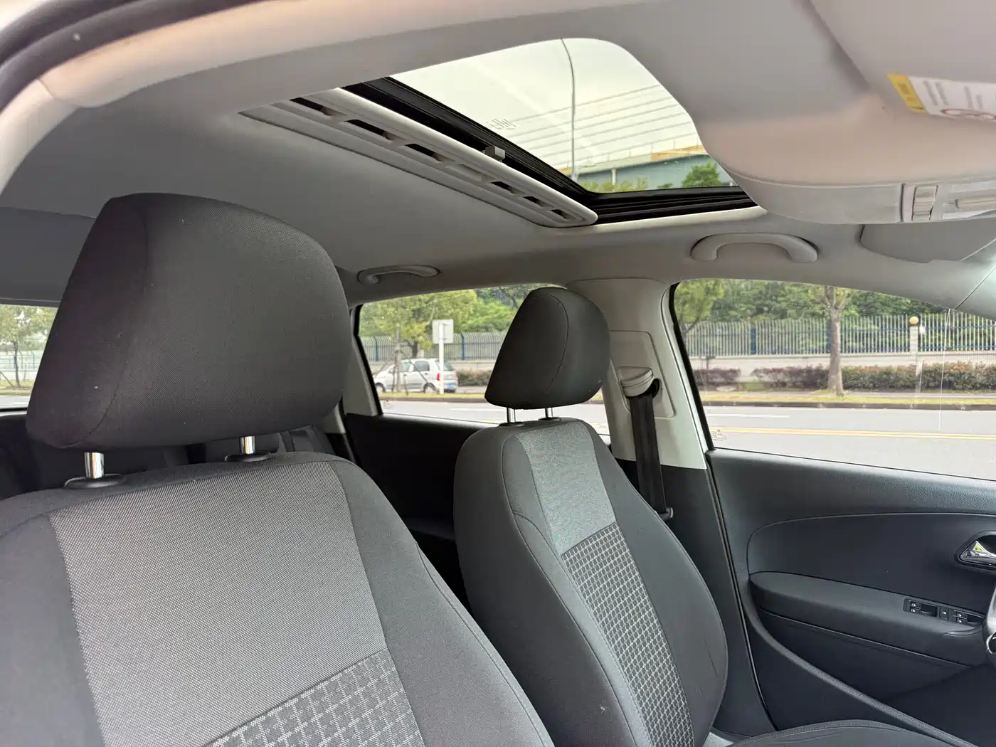 Volkswagen Polo 2016 1.6L Automatic Comfort фото 13