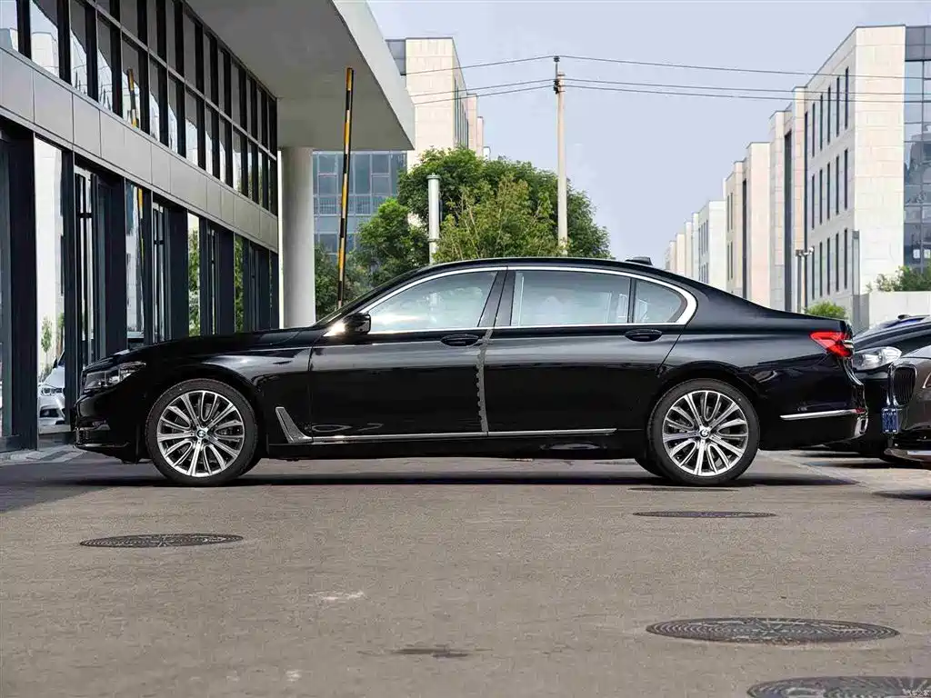 BMW 7 Series 2018 740Li Leading Type Excellence Package фото 4