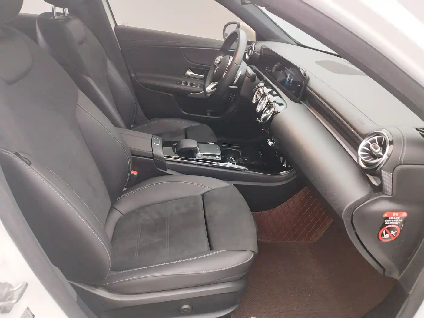 Mercedes-Benz A-Class 2021 A 200 L Sport Sedan Fashion Edition фото 14