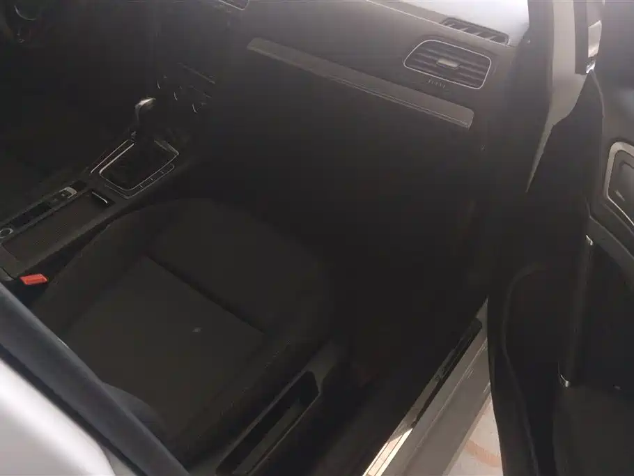 Volkswagen Golf 2020 Beloved Edition 200TSI DSG Comfort фото 8