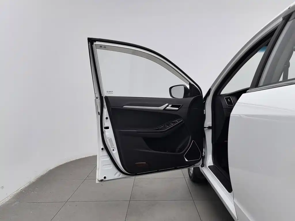 Фото 8 - Geely Vision