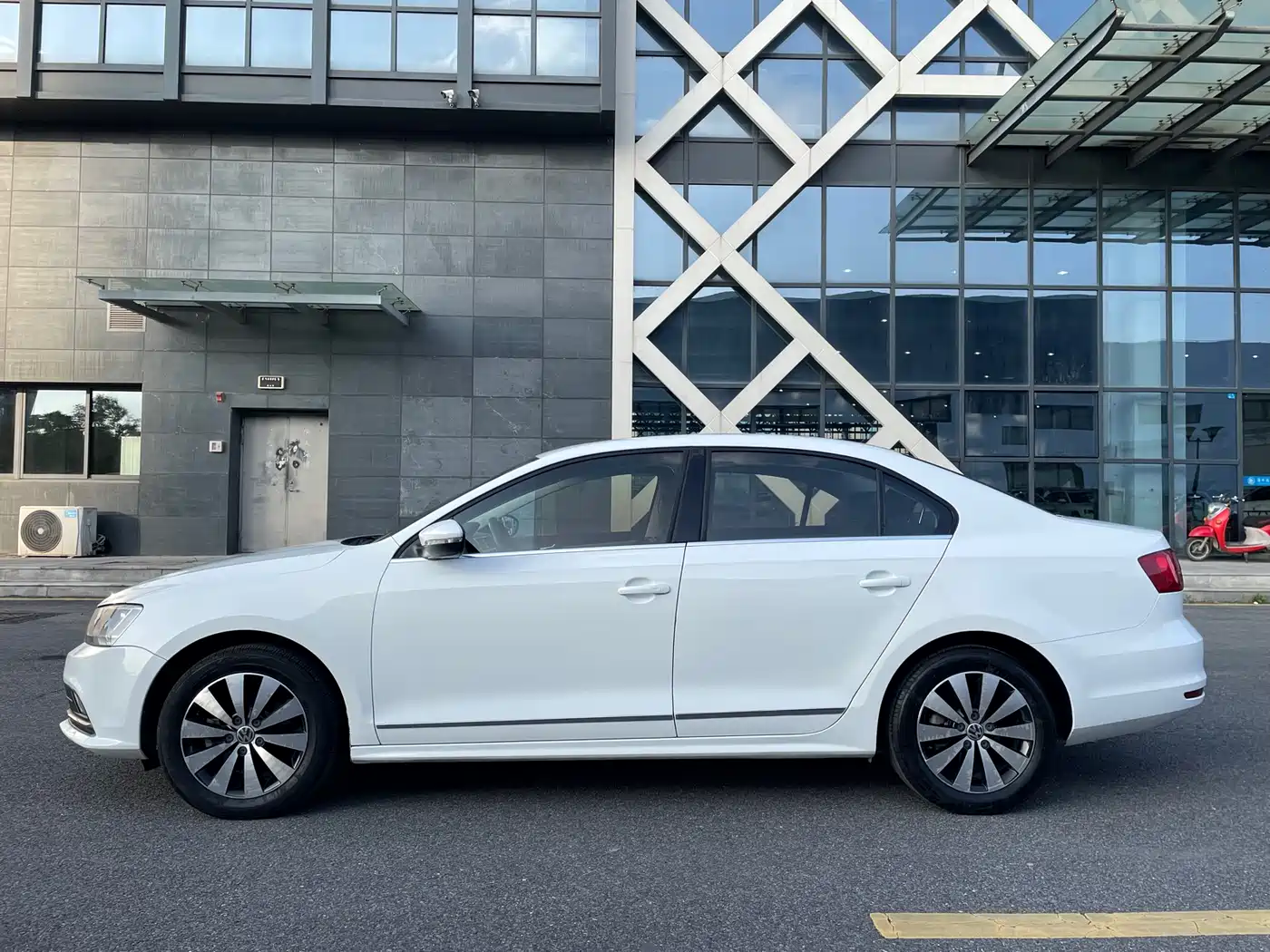 Volkswagen Sagitar 2017 1.6L Automatic Comfort фото 4