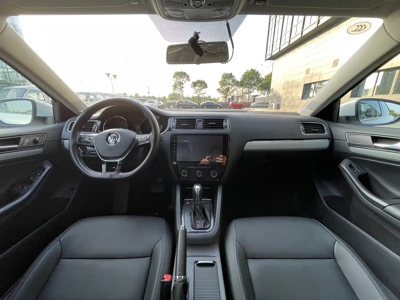 Volkswagen Sagitar 2017 1.6L Automatic Comfort фото 7