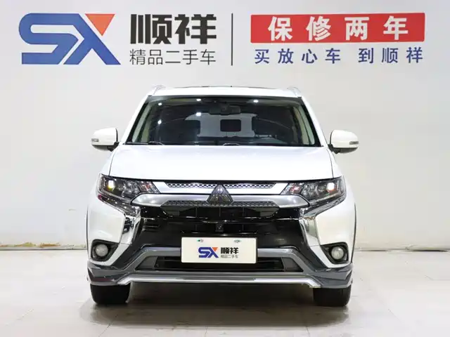 Mitsubishi Outlander 2020 2.4L 4WD Luxury 5-seater — фото 2