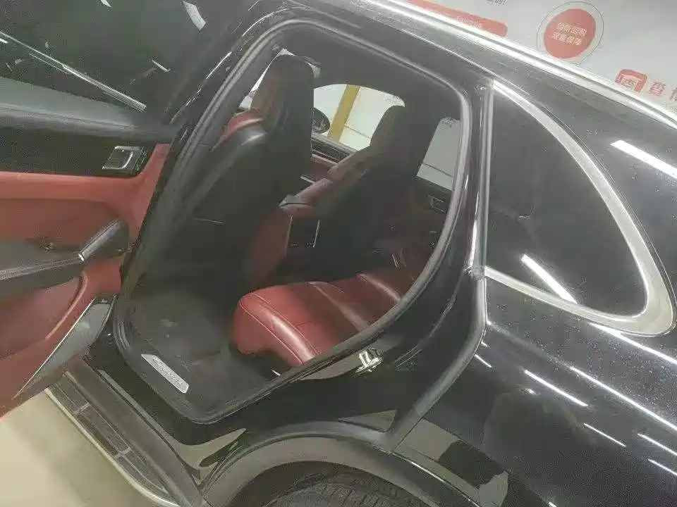 Photo 6 - Porsche Cayenne