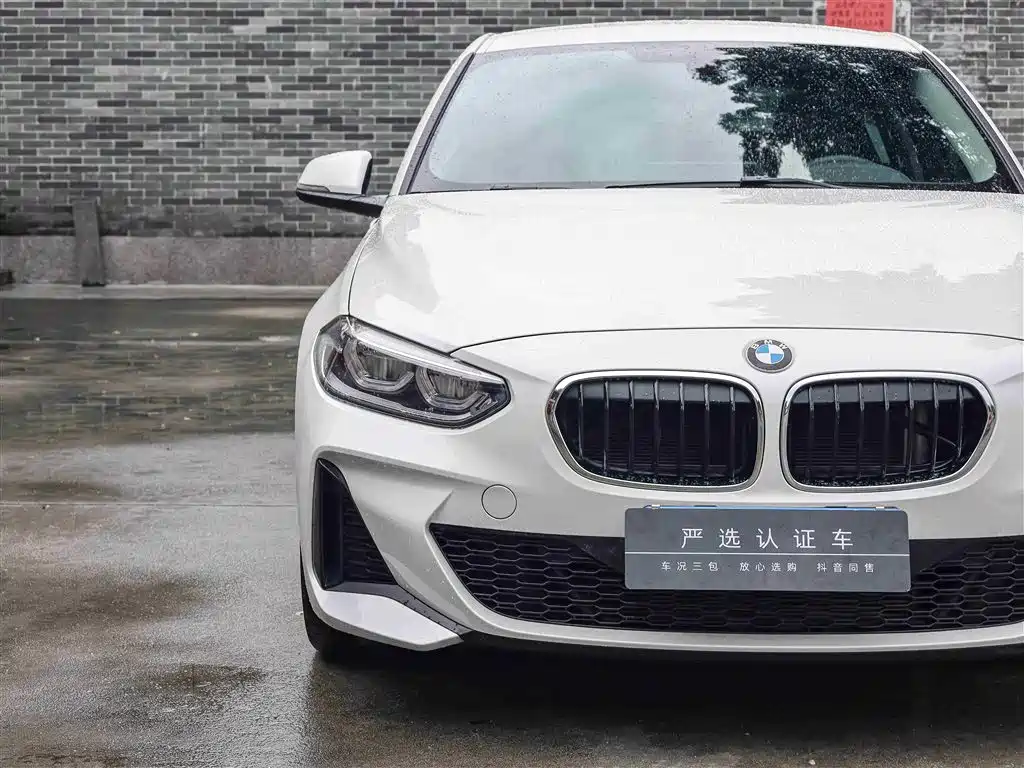 BMW 1 Series 2022 120i M Sport фото 20