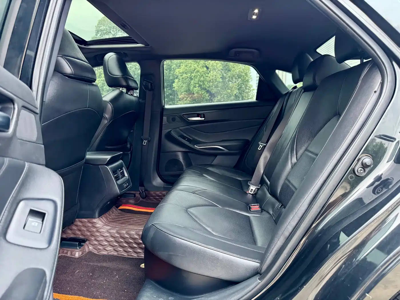 Toyota Avalon 2019 Hybrid 2.5L Luxury Edition China V фото 7