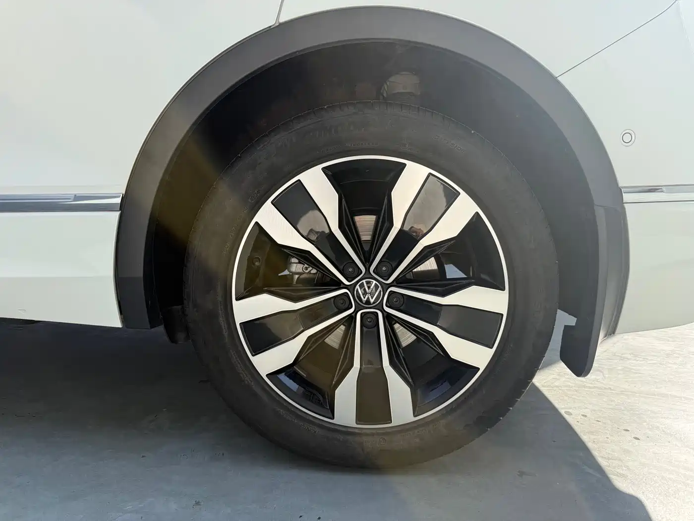 Volkswagen Tiguan L 2024 Outstanding 330TSI Auto 2WD R-Line Dragon Glory Edition фото 20