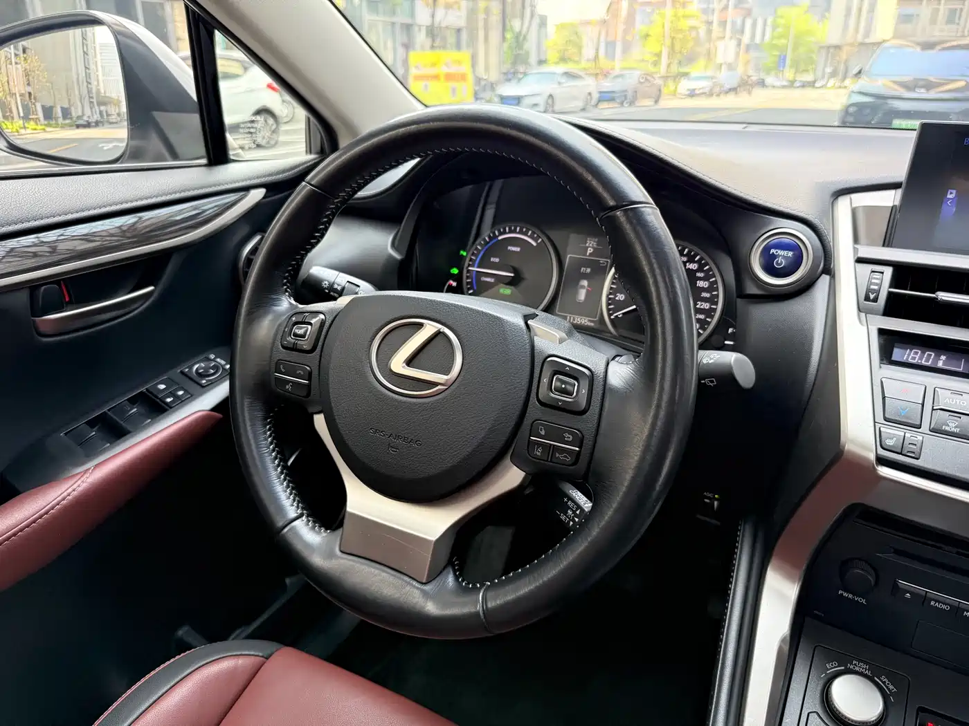 Lexus NX 2015 300h AWD F SPORT фото 16
