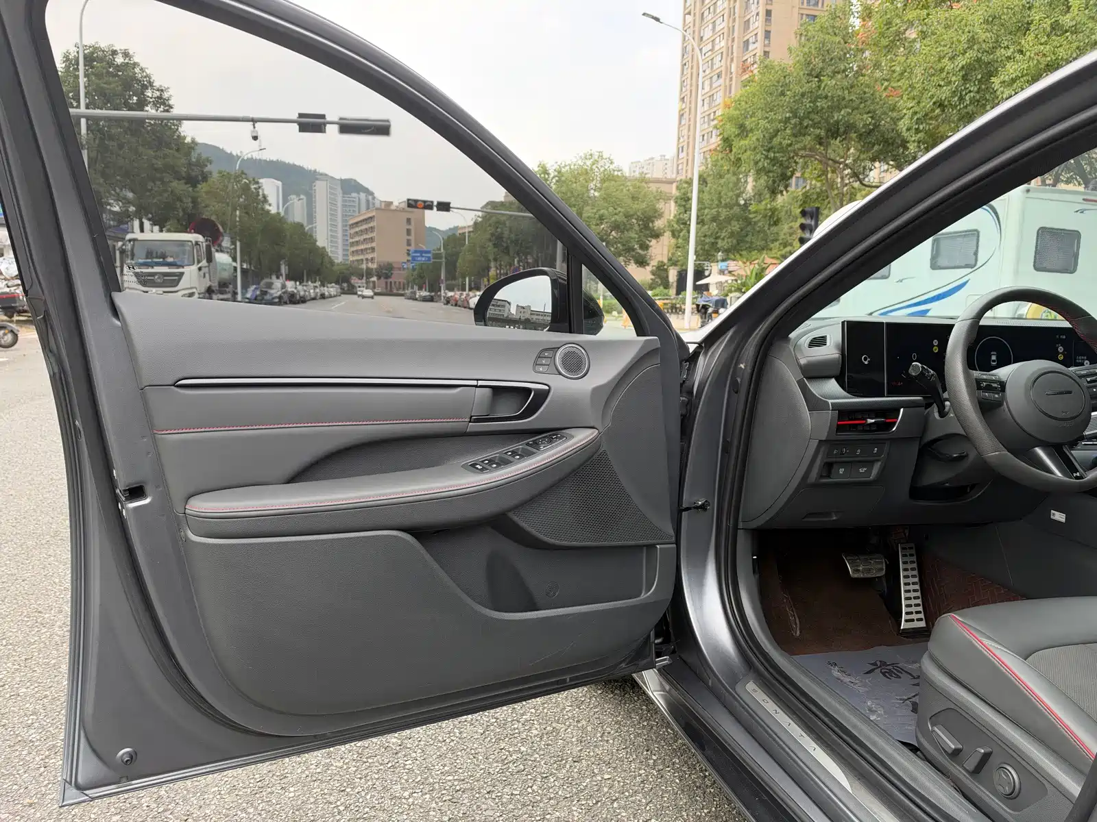 Photo 10 - Hyundai Sonata