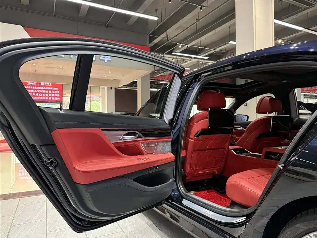 BMW 7 Series 2019 Facelift M760Li xDrive V12 Sport Package фото 14