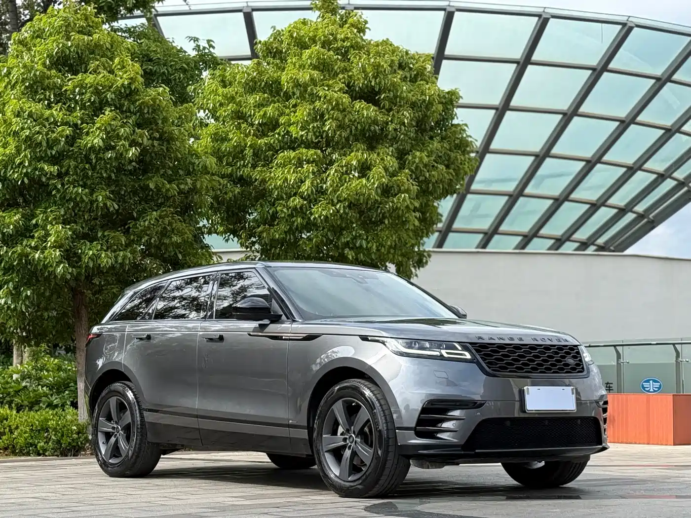 Land Rover Range Rover Velar 2019 250PS R-DYNAMIC S фото 3