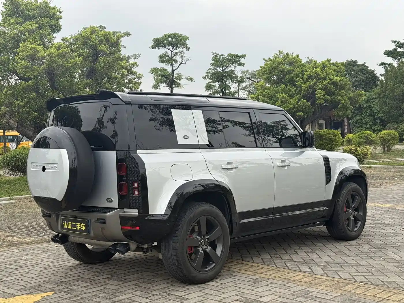 Land Rover Defender 2023 Facelift 110 3.0T P400 X-DYNAMIC HSE фото 7