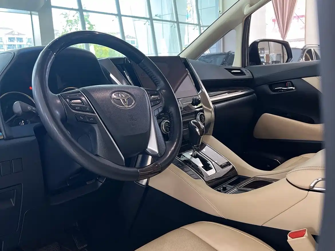 Toyota Alphard 2021 Hybrid 2.5L Luxury фото 12