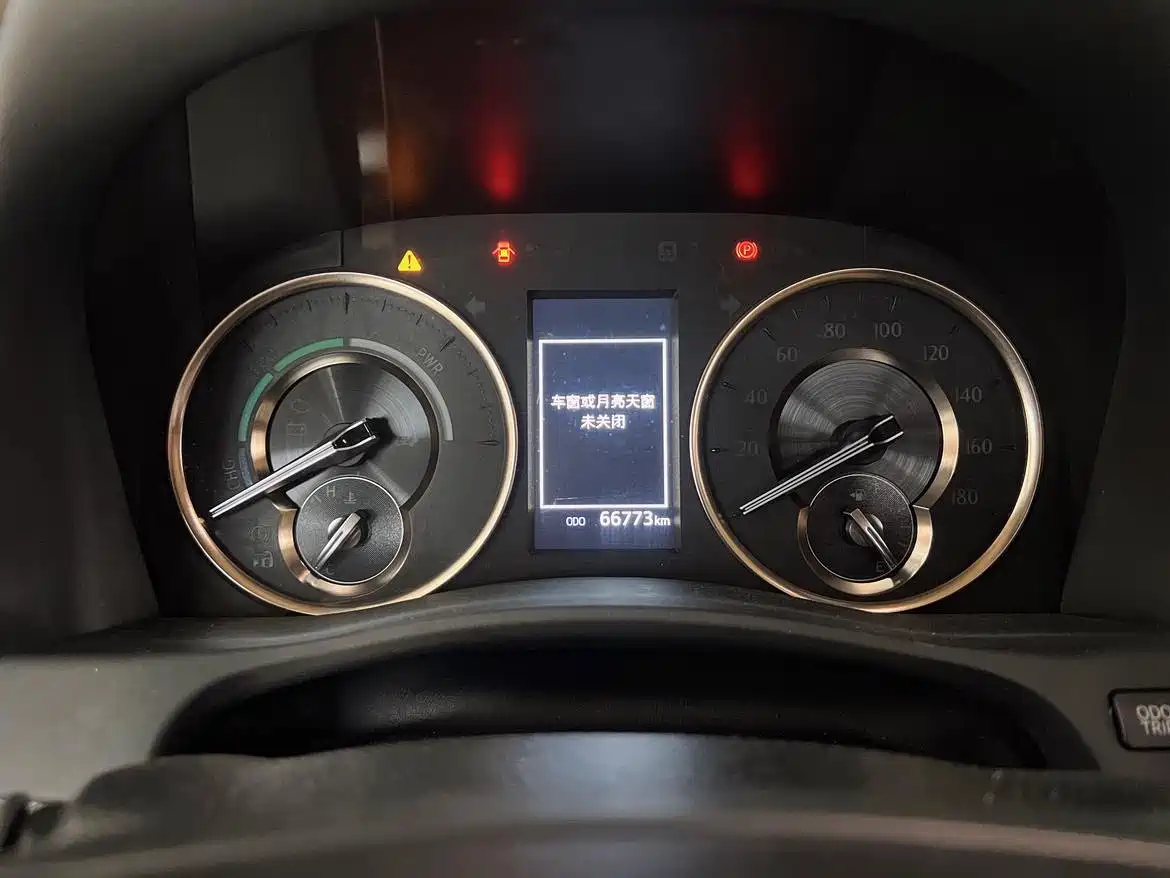 Toyota Alphard 2021 Hybrid 2.5L Luxury фото 25