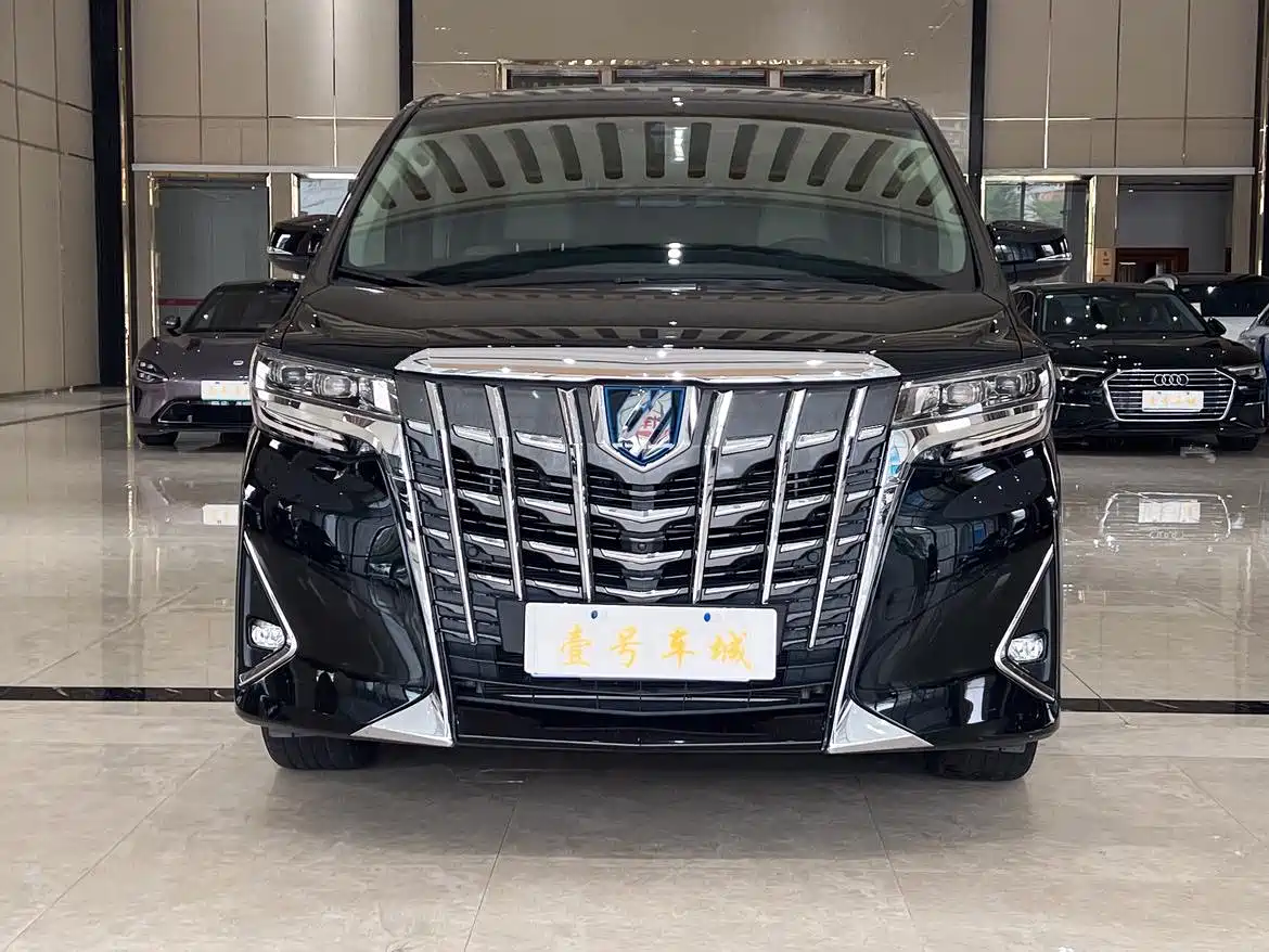 Toyota Alphard 2021 Hybrid 2.5L Luxury фото 2