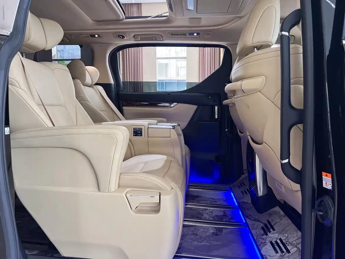Toyota Alphard 2021 Hybrid 2.5L Luxury фото 16