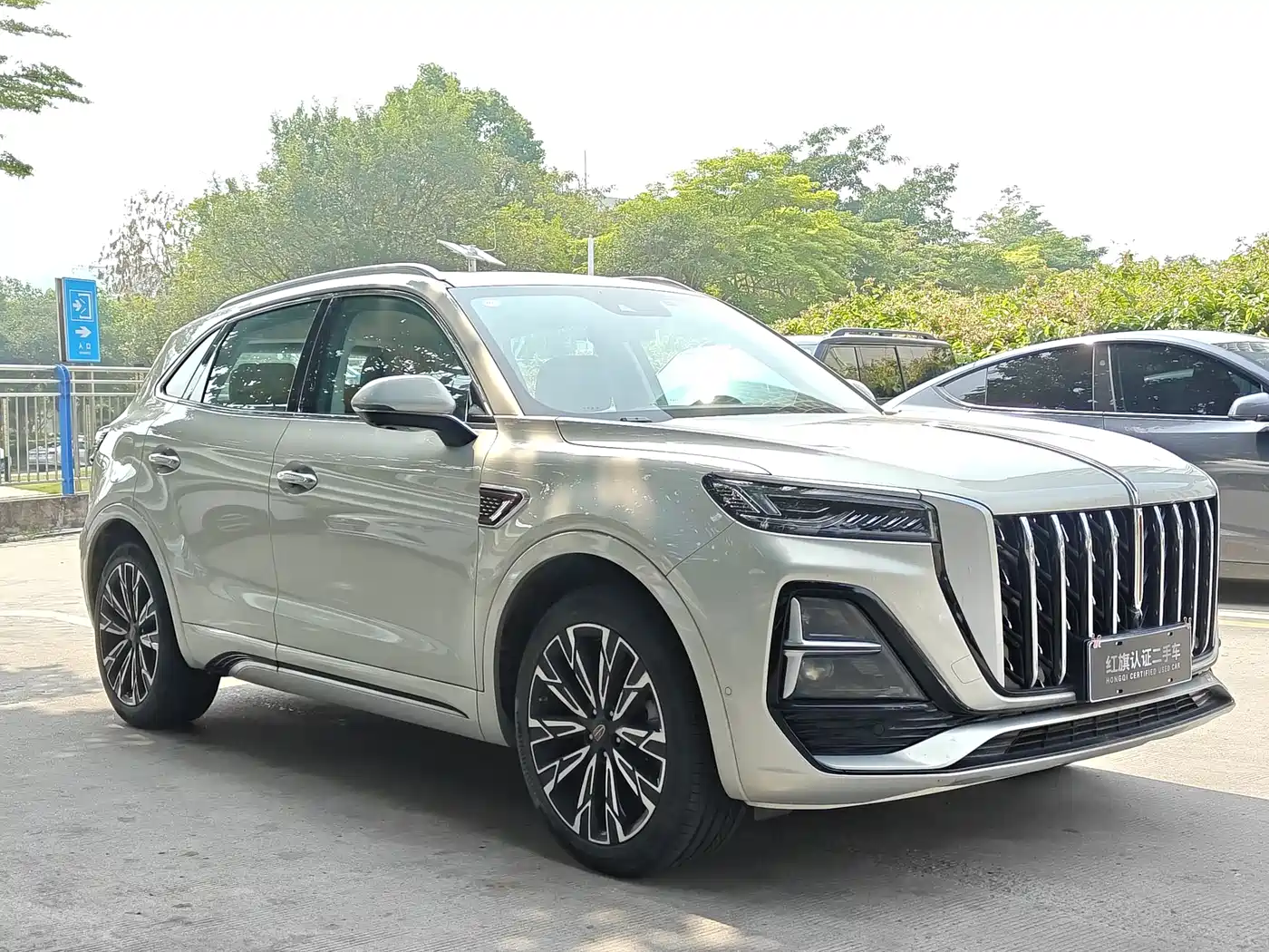 Hongqi HS5 2023 2.0T 4WD Flag Leader Pro фото 3