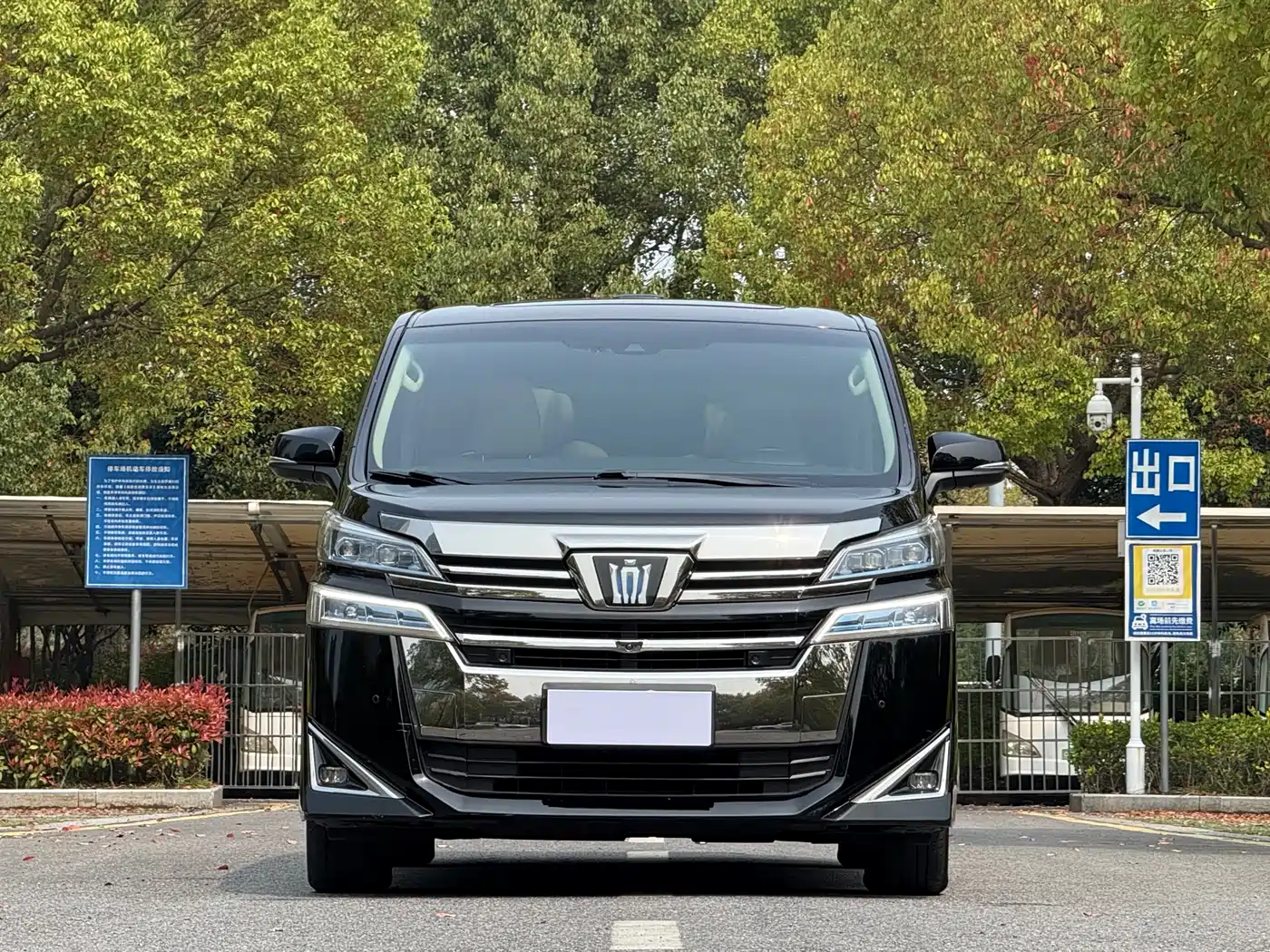Toyota Vellfire 2021 Crown Hybrid 2.5L HV Premium Edition фото 2