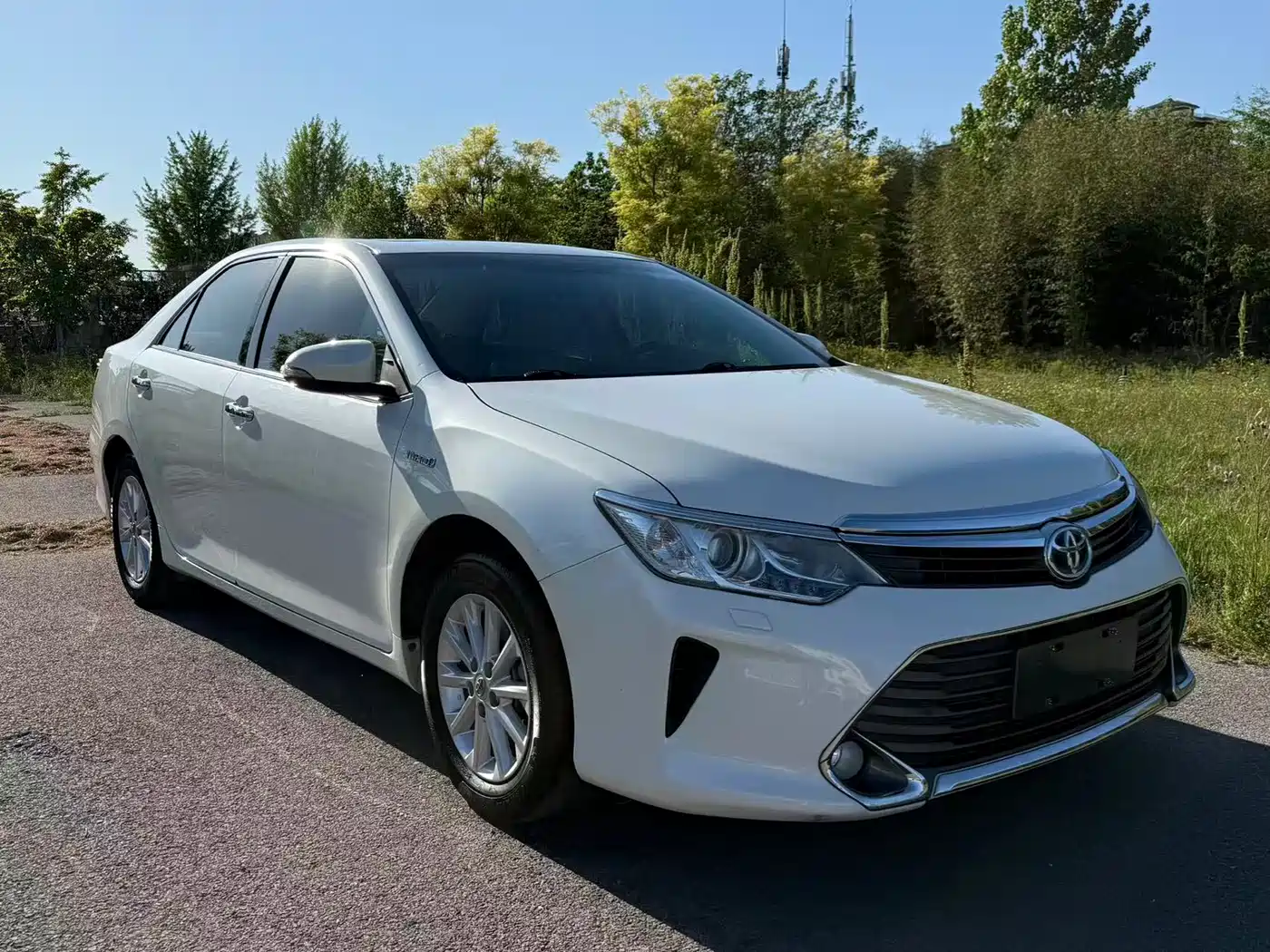 Toyota Camry 2015 Dual Engine 2.5HG Luxury Navigation Edition фото 3