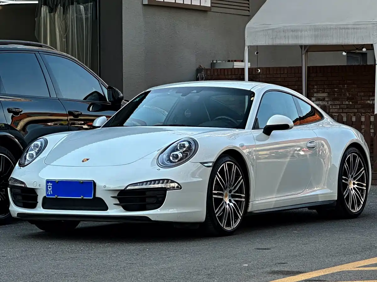 Porsche 911 2015 Carrera 4 3.4L Style Edition