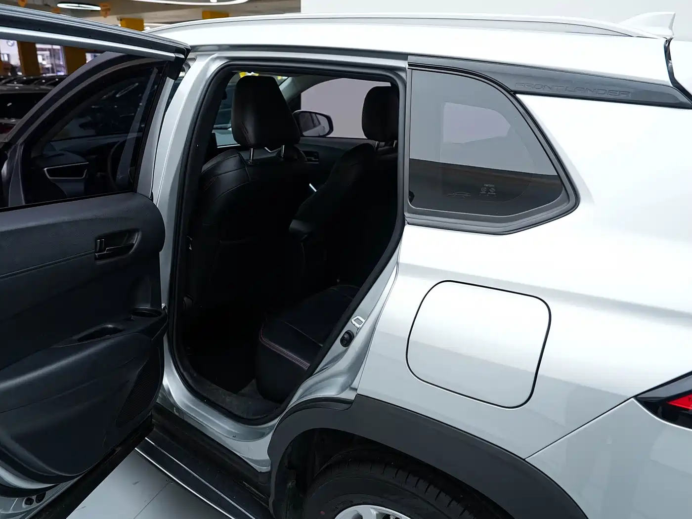 Toyota Frontlander 2023 2.0L CVT Elite Edition фото 9