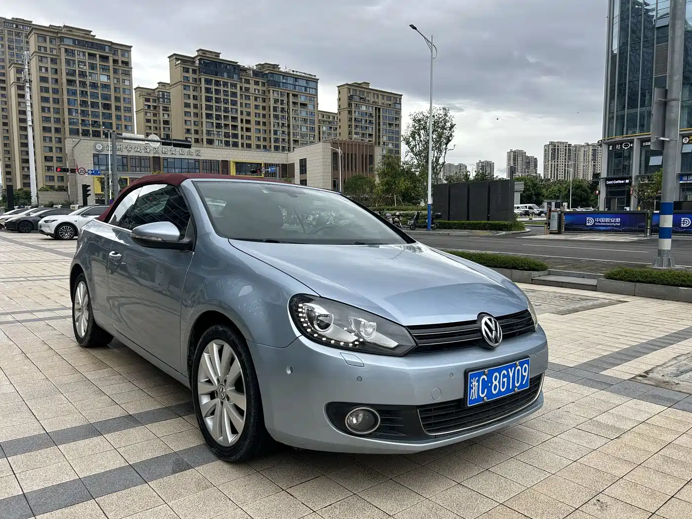 Volkswagen Golf (Import) 2012 1.4TSI Luxury Convertible Edition фото 6