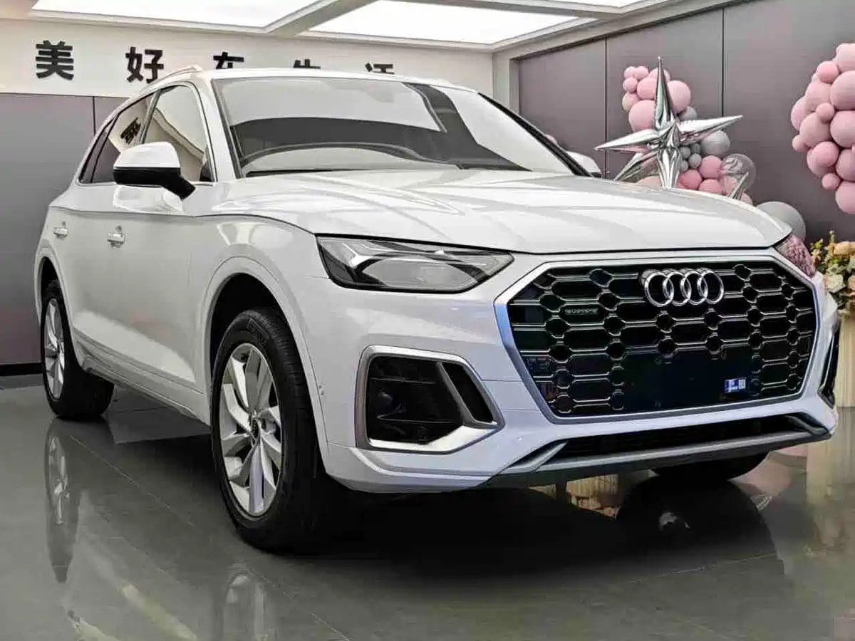Audi Q5L 2023 40T Luxury Dynamic фото 3