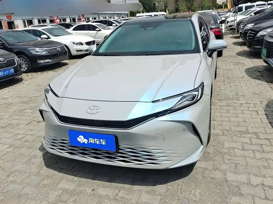 Toyota Camry 2024 Hybrid 2.0HG Premium Edition фото 2