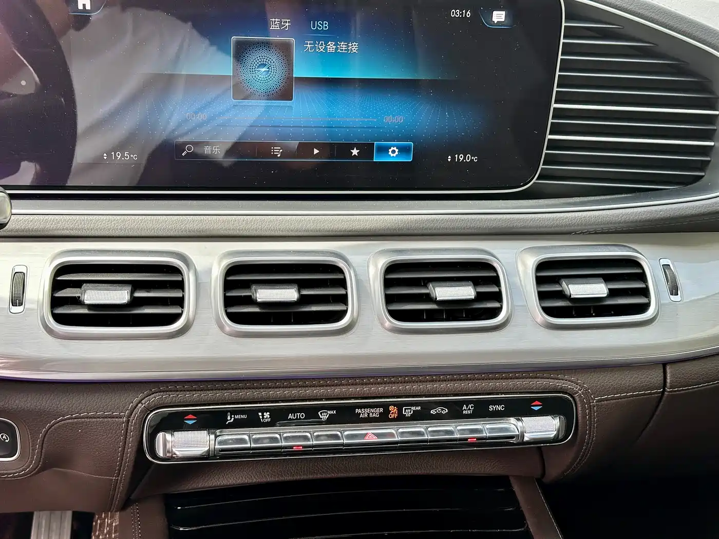 Mercedes-Benz GLE 2020 Facelift GLE 450 4MATIC Luxury фото 32